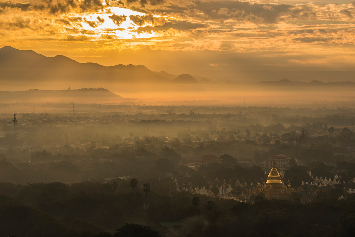 Sunrise over the planes of Bagan