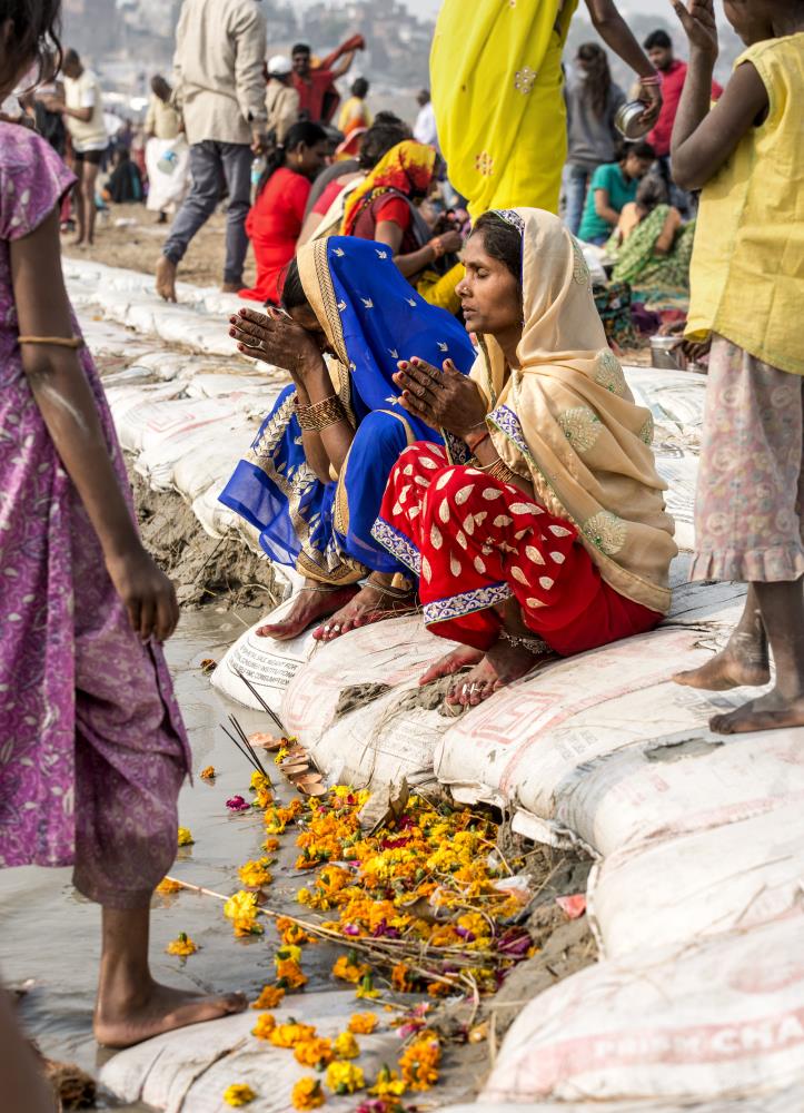 Holy time on the banks of the Ganges